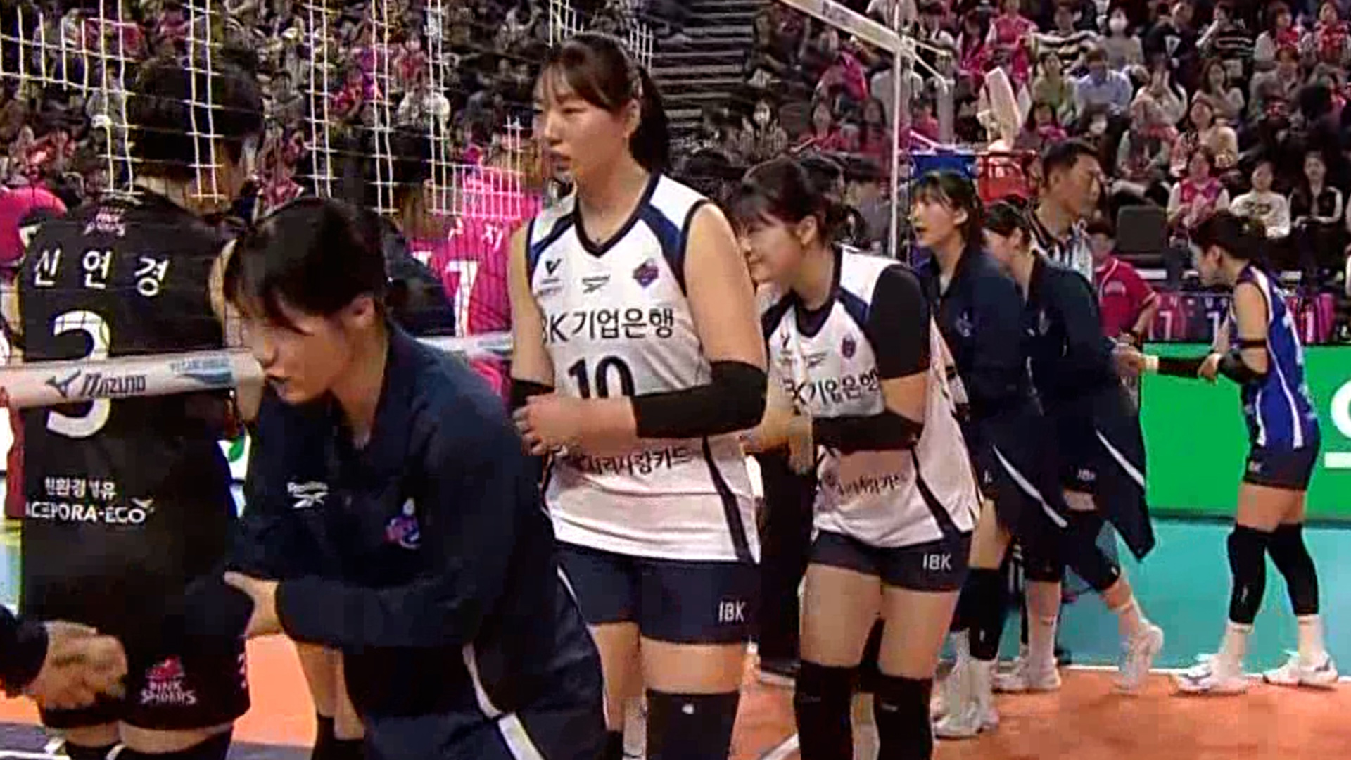 '3위를 노린다' IBK기업은행, 흥국생명 셧아웃 완파!