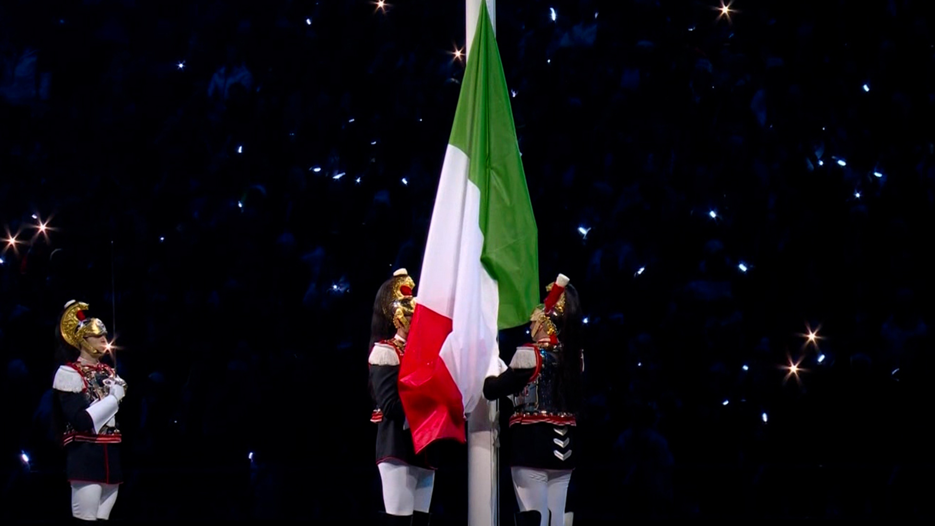'아르마니를 기리며' 이탈리아의 색으로 완성한 국기 입장