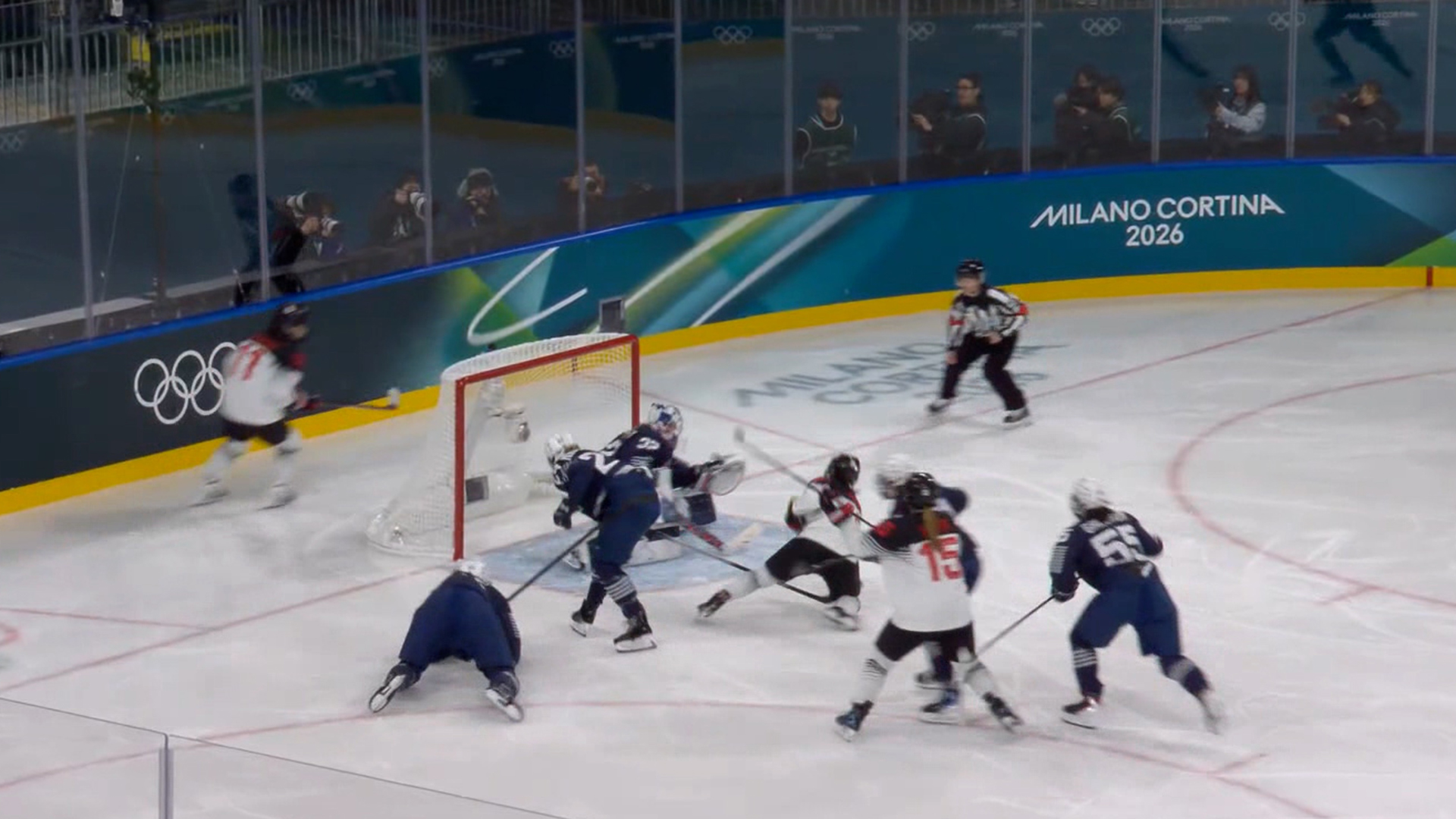 멋진 선방을 보여주는 프랑스