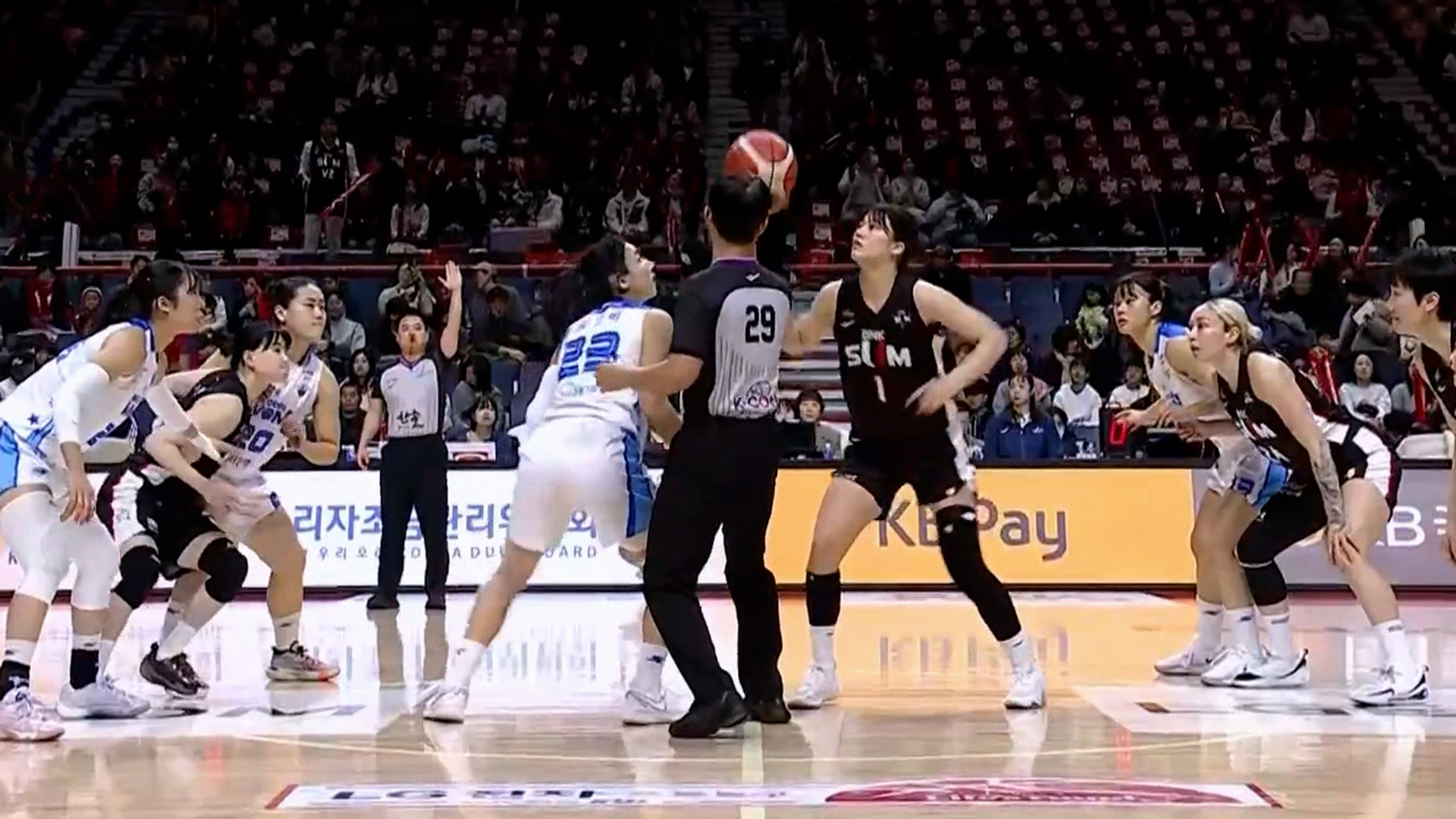 '김단비 42득점' 연장 승부 끝에 승리 거둔 우리은행