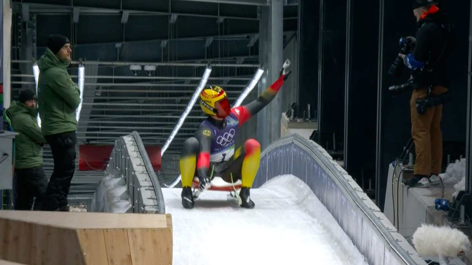 깔끔한 주행을 완료한 1번 주자 막스 랑겐한