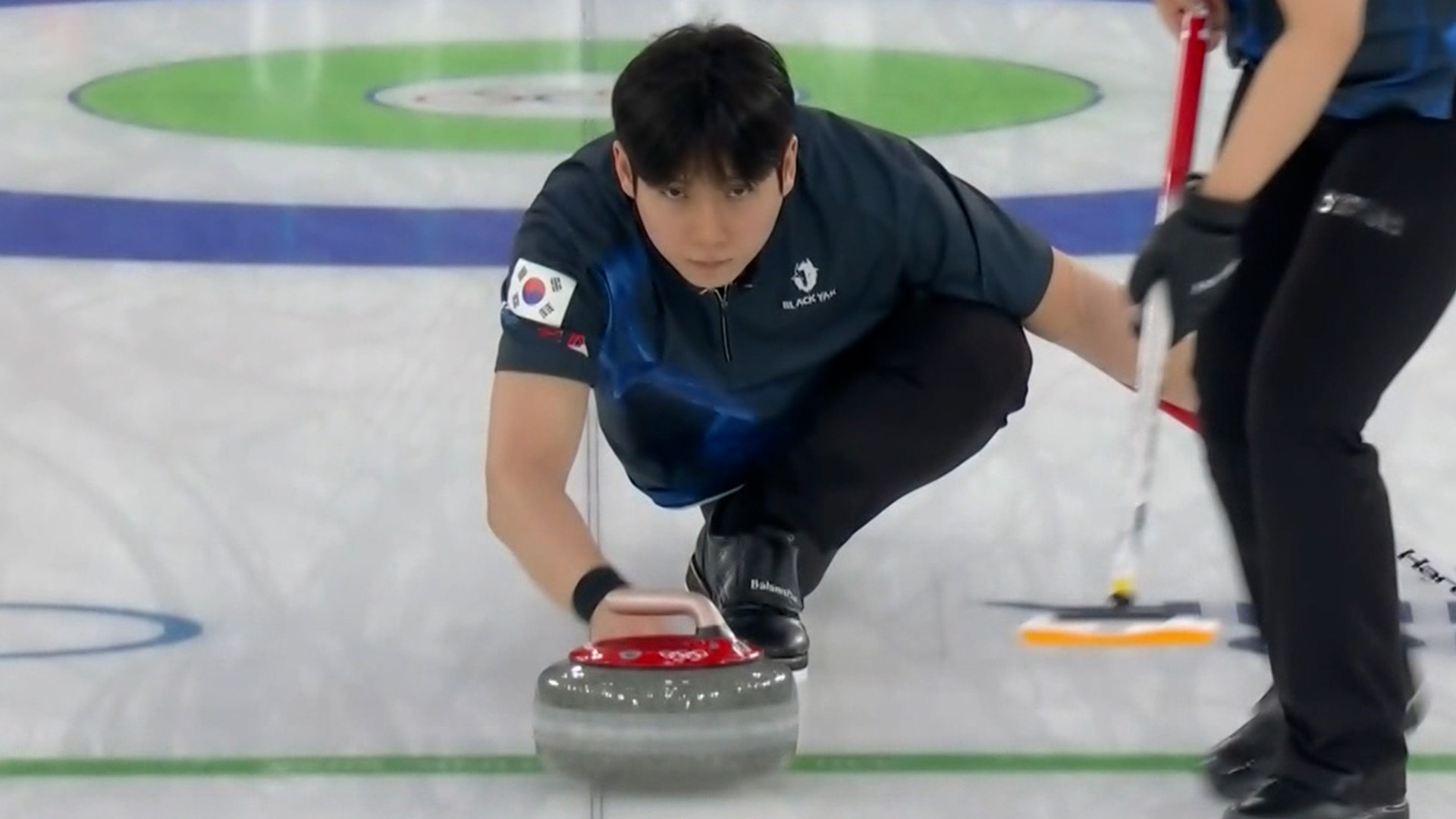 '타이트하게 성공!' 아슬아슬하게 체코 스톤을 날려버리는 대한민국