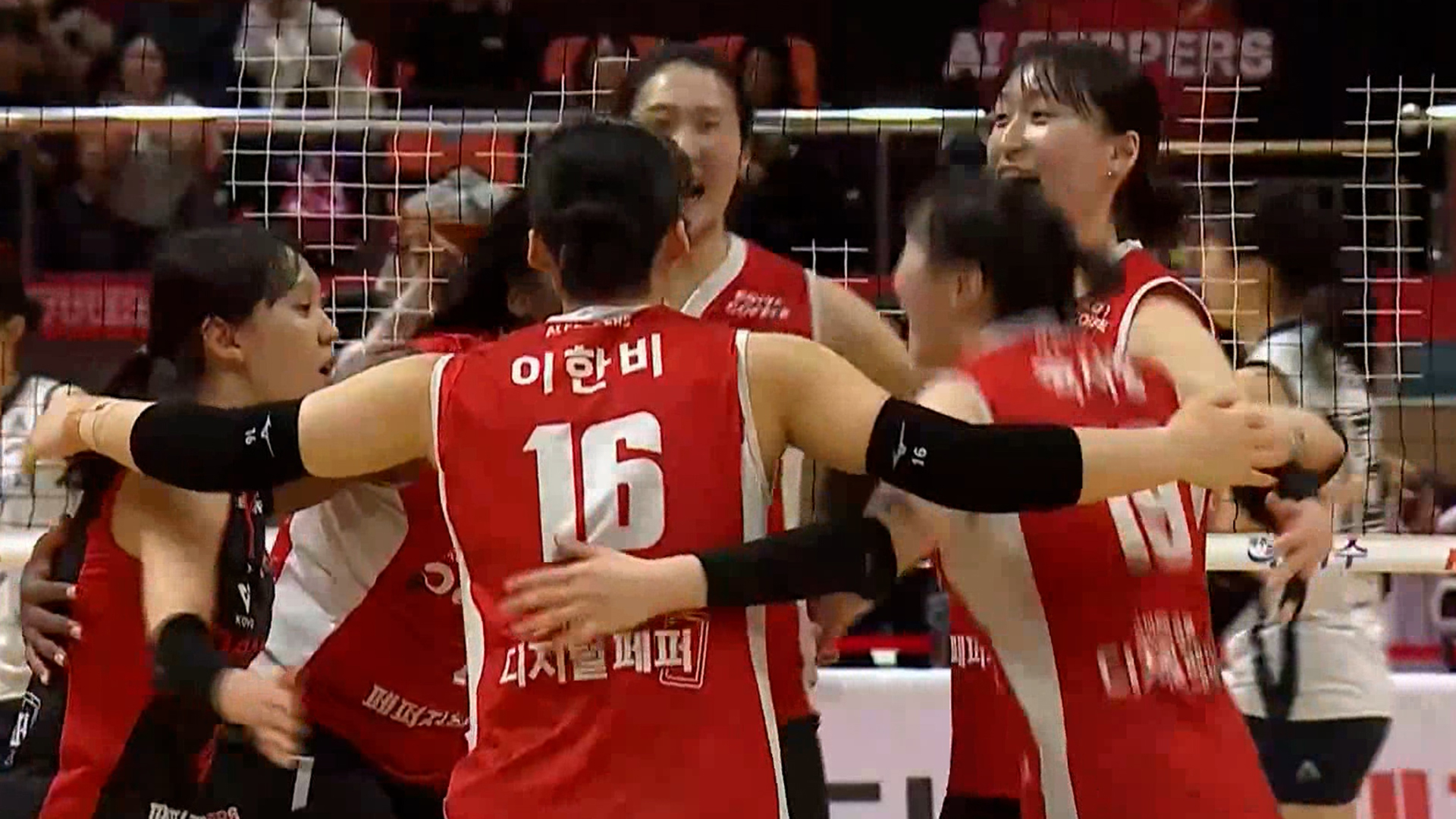 '한 시즌 최다 승리 타이' 1위 도로공사 꺾은 페퍼저축은행