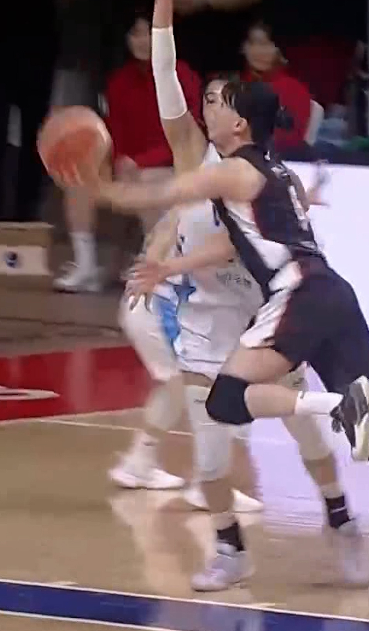 '이것도 들어가?' 신기하게 득점하는 이소희