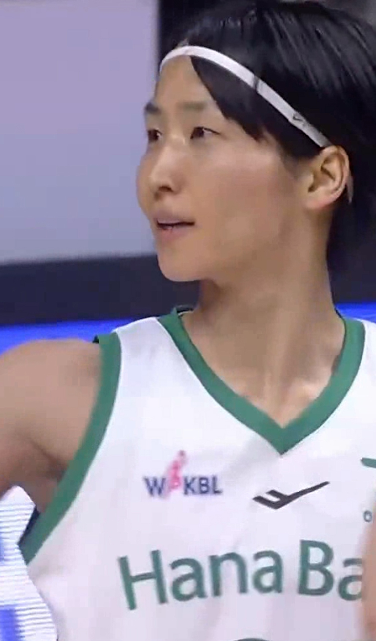 속공에서 바스켓카운트까지 만들어내는 이이지마 사키