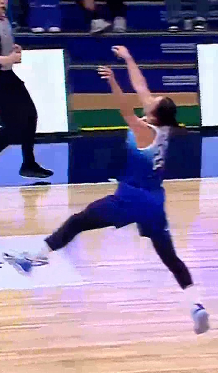 김진영의 스틸로 한 점 차까지 따라붙는 신한은행