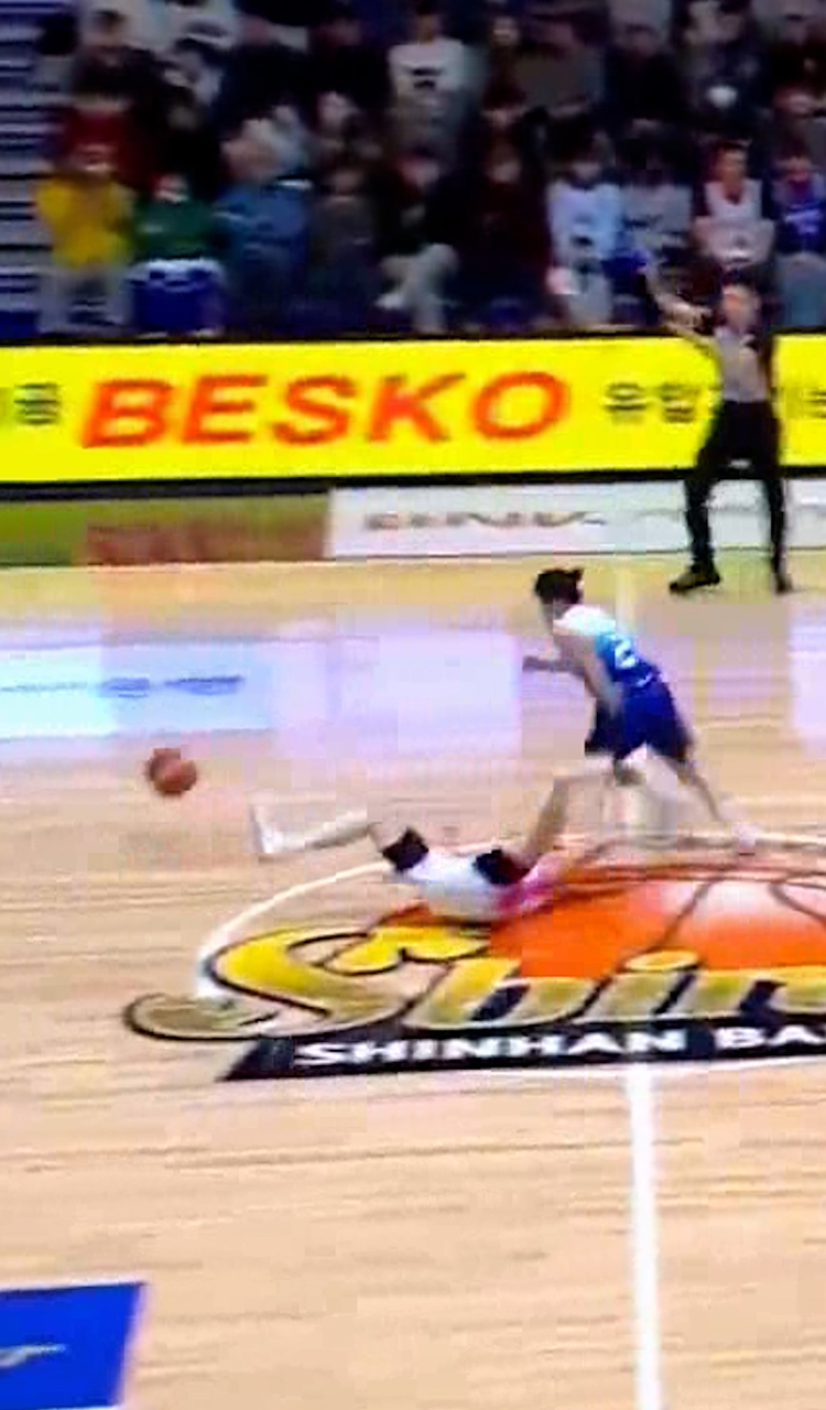 스틸 이후 속공까지 성공하는 정채련