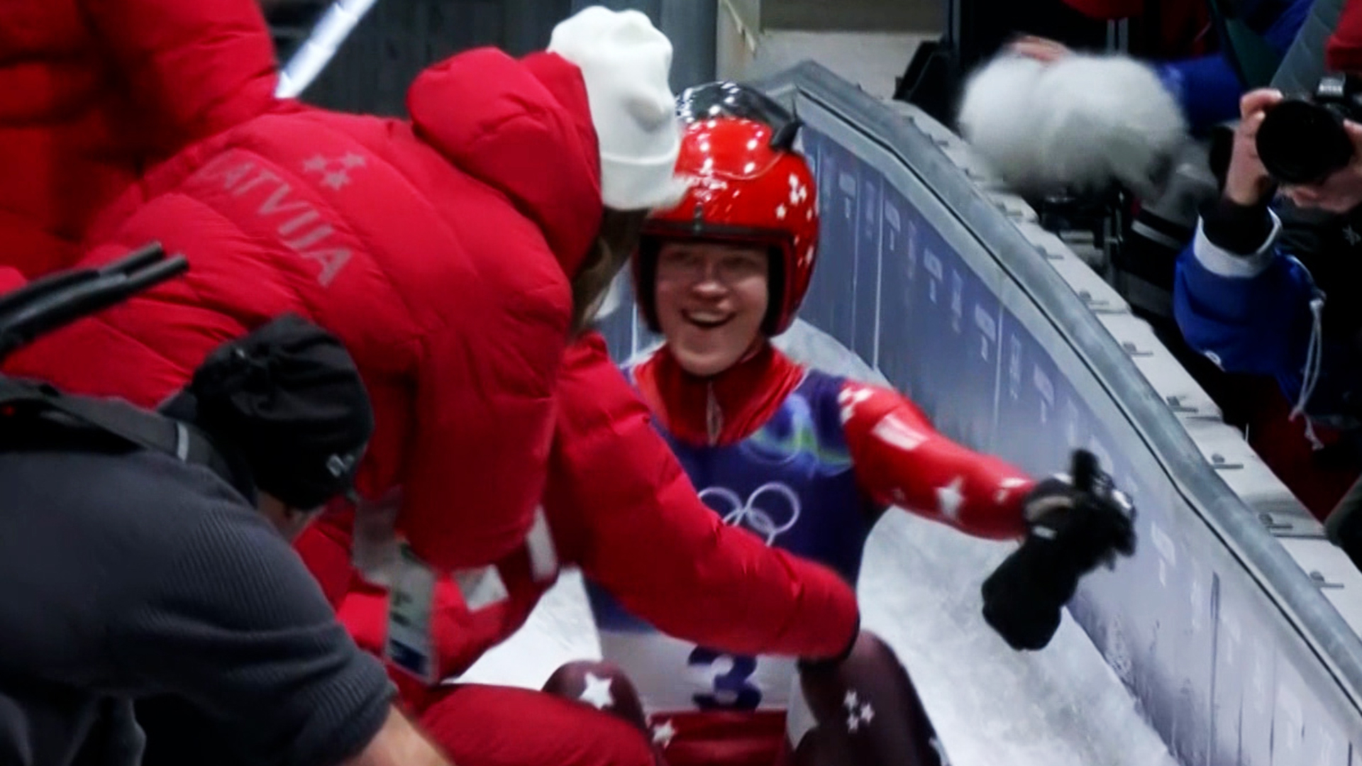 라트비아의 첫 번째 메달을 확보하는 엘리나 보타