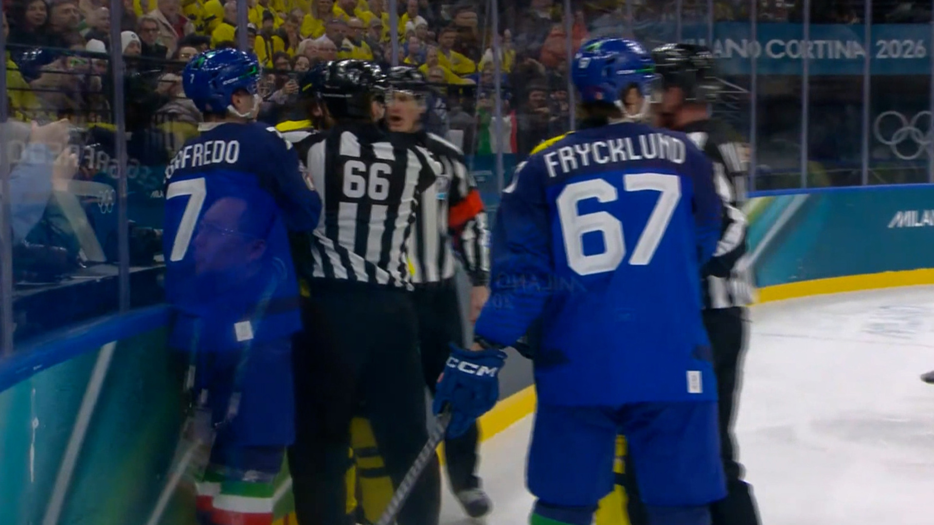 '뜨거워지는 빙판' 스웨덴-이탈리아의 갑작스러운 몸싸움