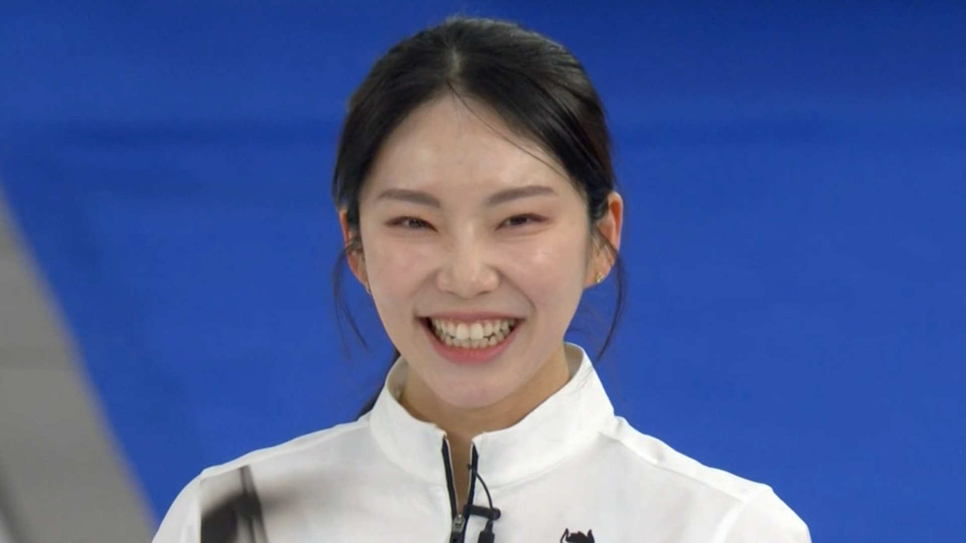 '제대로 붙잡은 기회' 상대의 스톤을 날려버리는 김수지