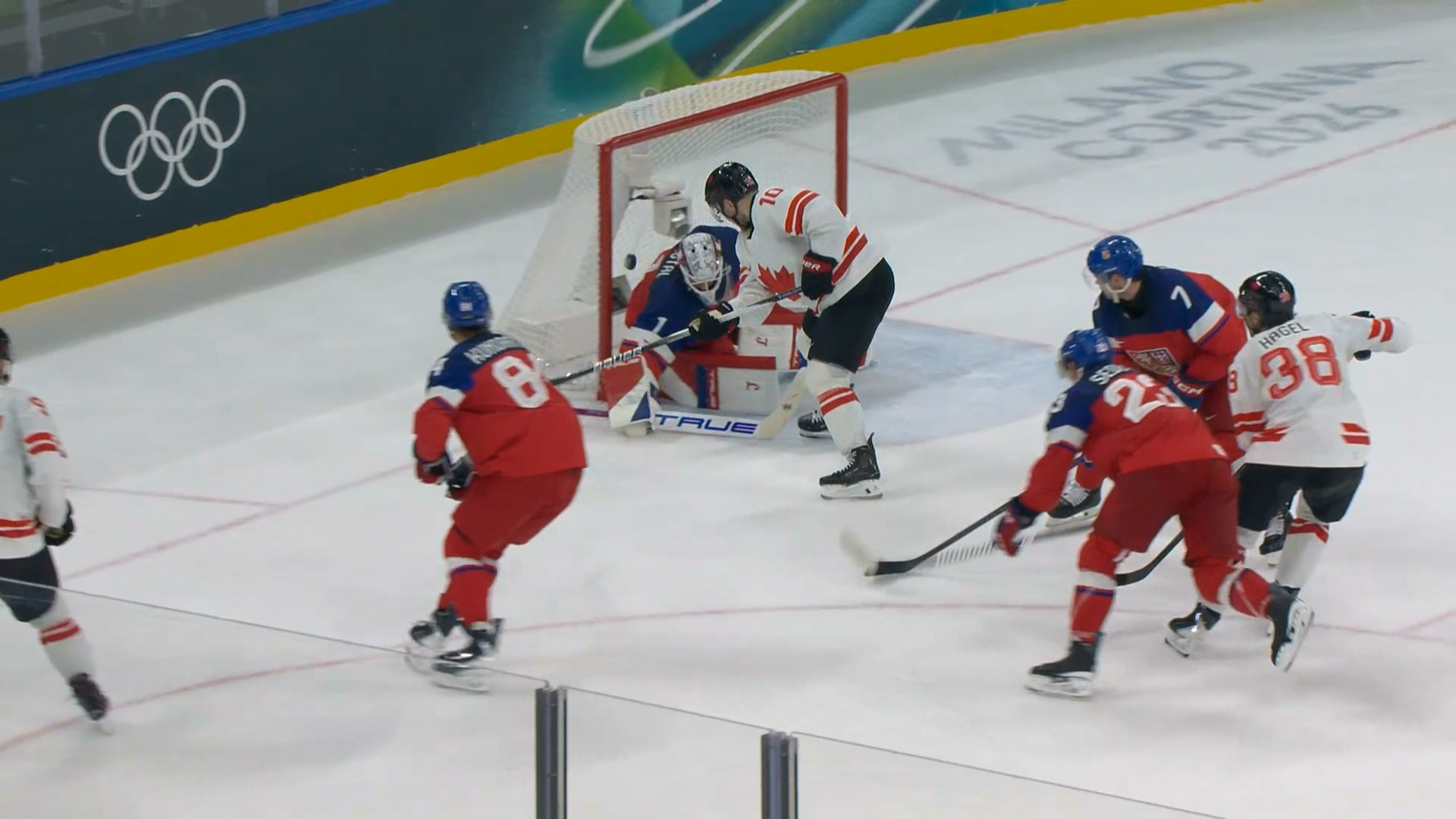 감각적인 칩샷으로 점수를 추가하는 닉 스즈키!