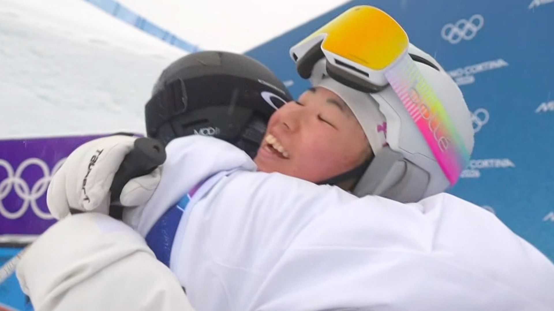 '미끄러진 히나코' 여유롭게 내려오는 엘리자베스 렘리