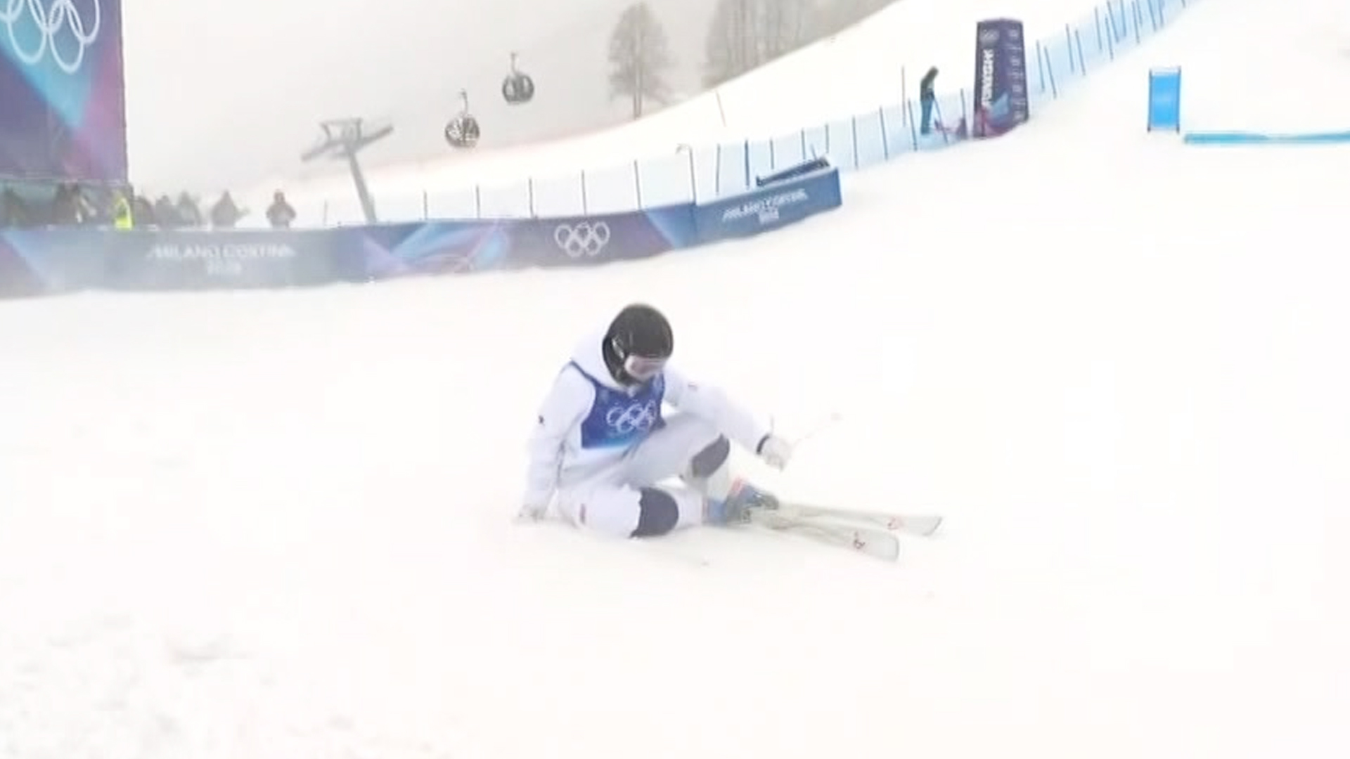 '세리머니인가요?' 피니시 라인을 통과하고 넘어진 엘리자베스 렘리