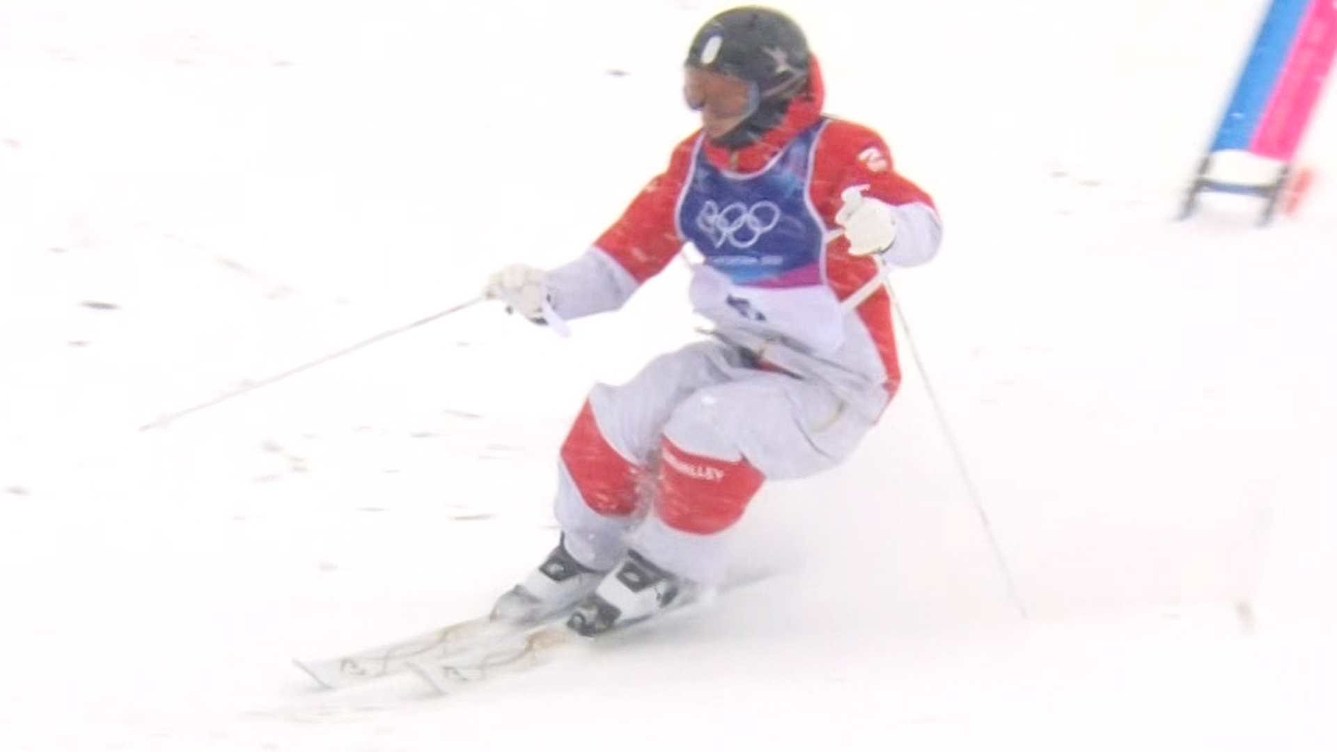 '프랑스 모글 스타' 다음 라운드 진출하는 페린 라퐁