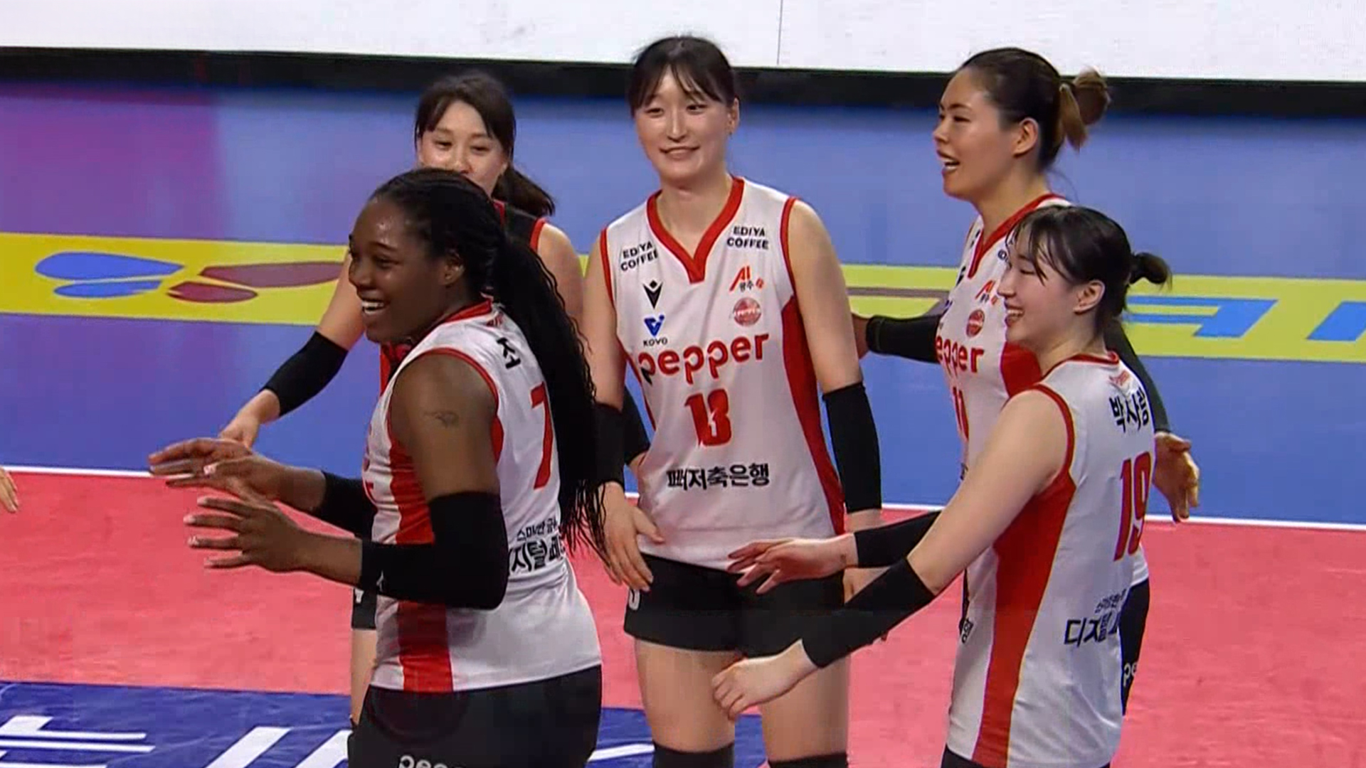 '팀 창단 최다 승' IBK 잡아내며 최초의 기록 세운 페퍼저축은행