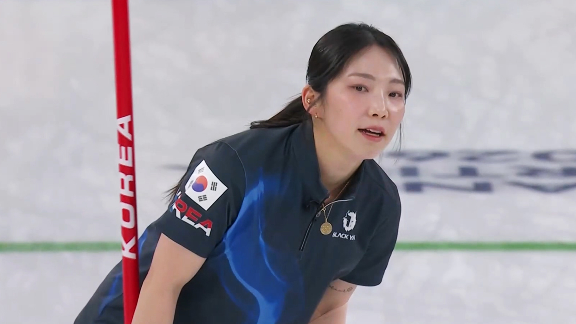 '오히려 좋아!' 상대 스톤을 날려버리는 김수지