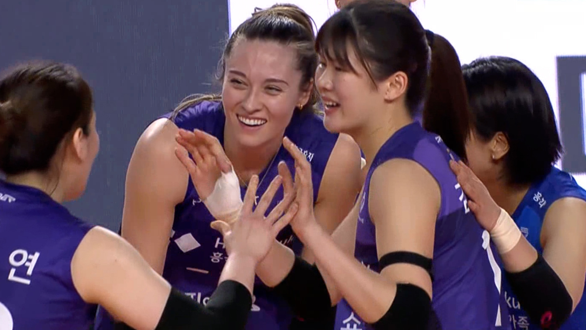 흥국생명, 선두 한국도로공사 원정에서 리버스 스윕 승리!