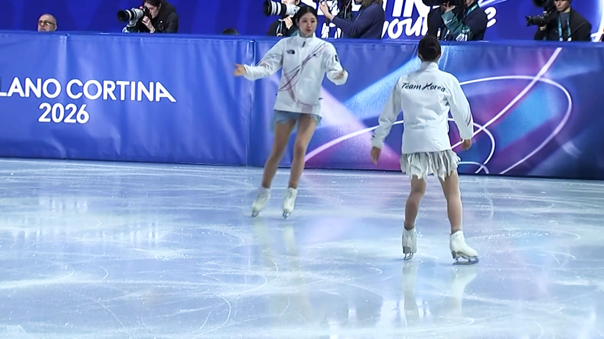 '연아 키즈 등장!' 경기를 앞두고 워밍업을 하는 신지아-이해인