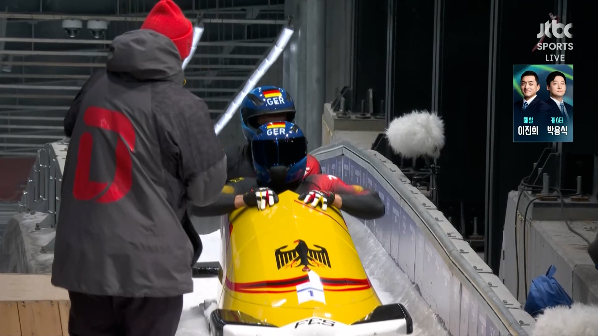 3차 레이스의 시작을 알리는 선두 로흐너와 플라이슈하우어