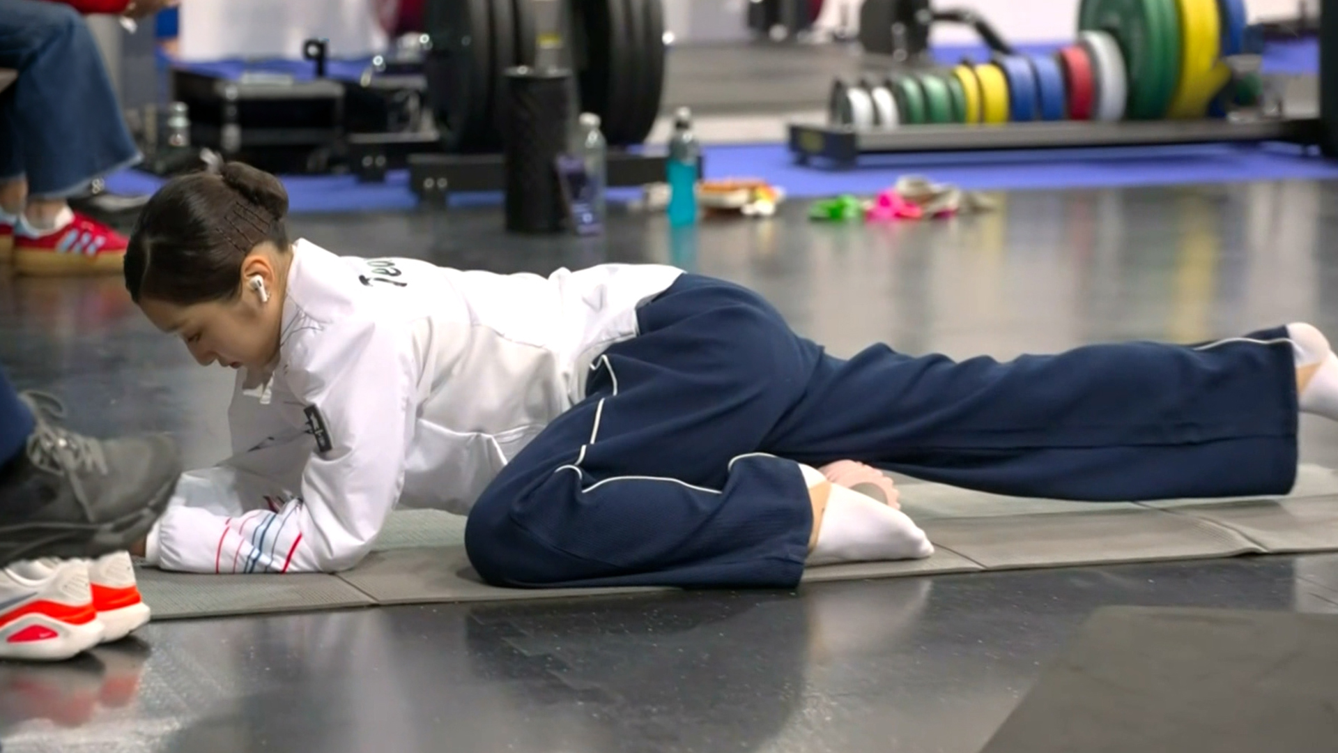 '출격 준비 중!' 웜업 하는 신지아-이해인!