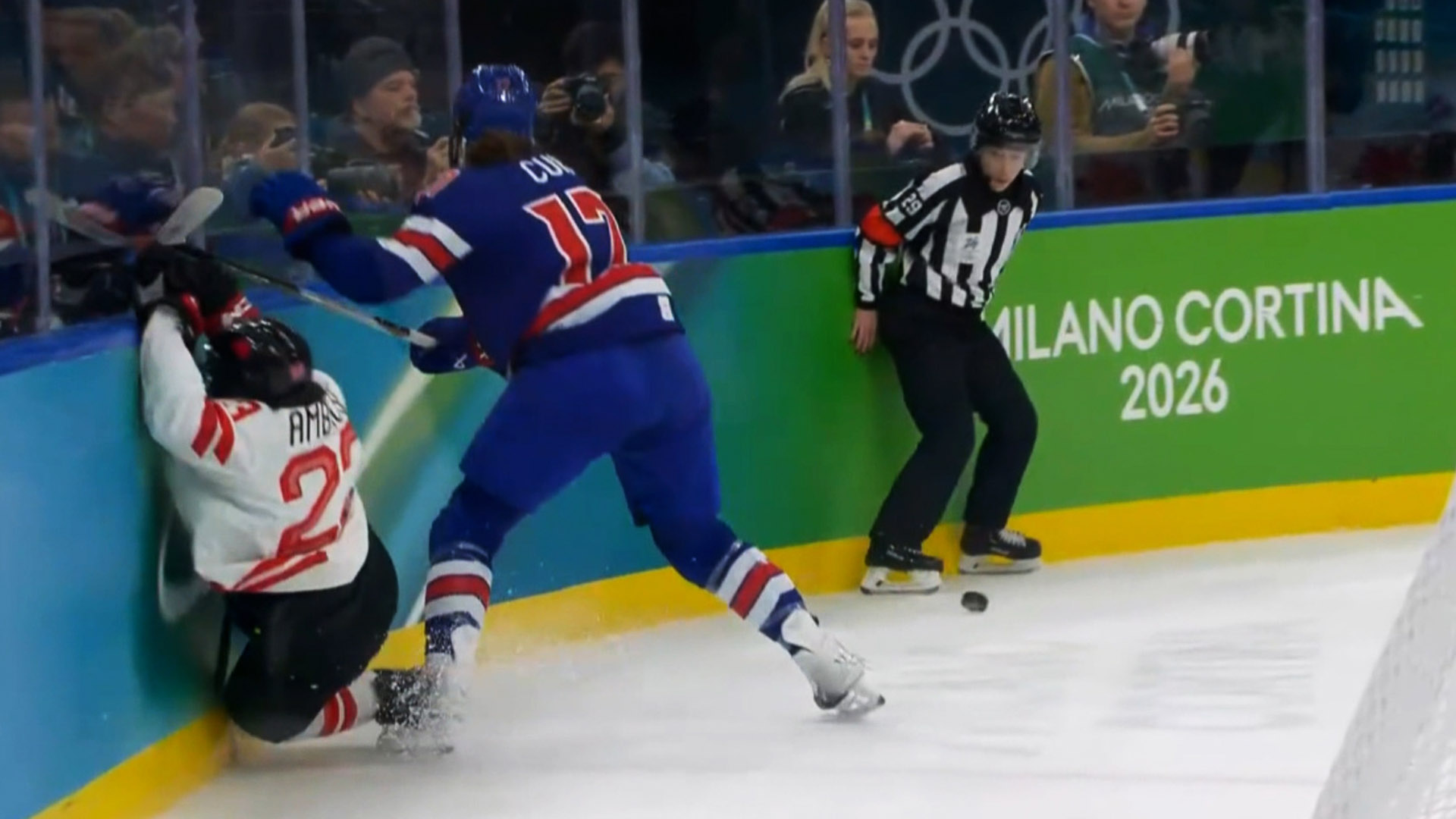 '격렬해지는 몸싸움' 많이 고통스러워하는 앰브로스