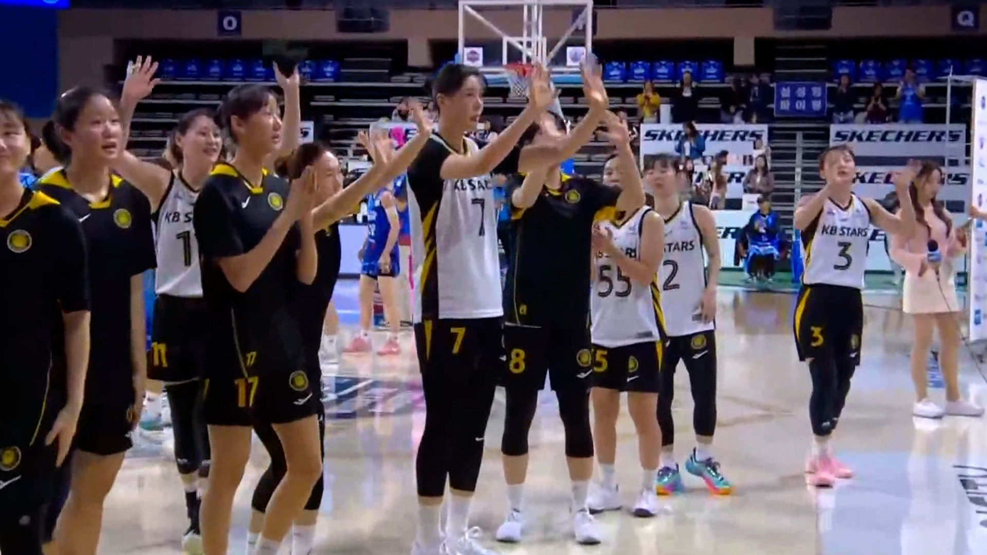 '단독 1위' 우리은행과 맞대결에서 승리하는 KB스타즈