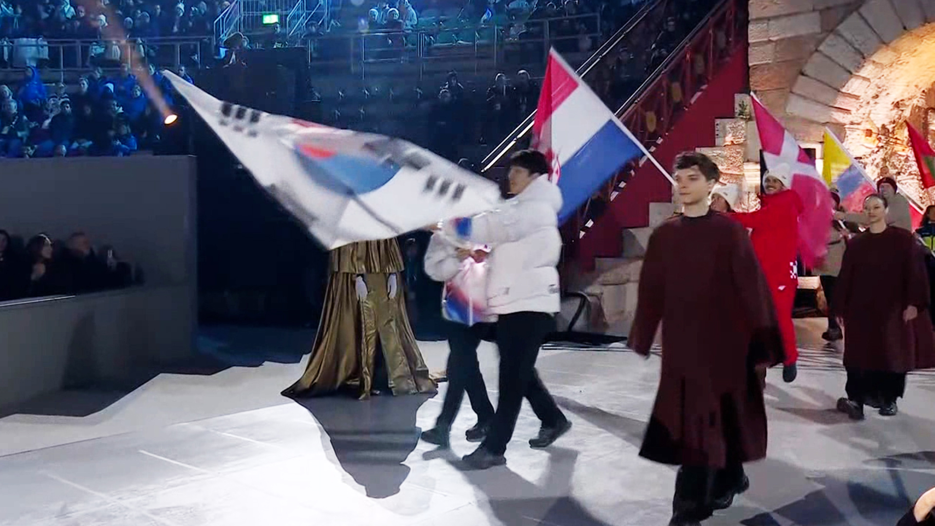 2026 밀라노 코르티나 폐회식 - 참가국 국기 입장