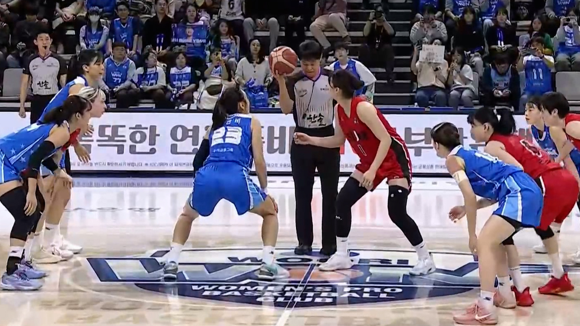 '4위 탈환' 김소니아 퇴장에도 승리 챙기는 BNK 썸