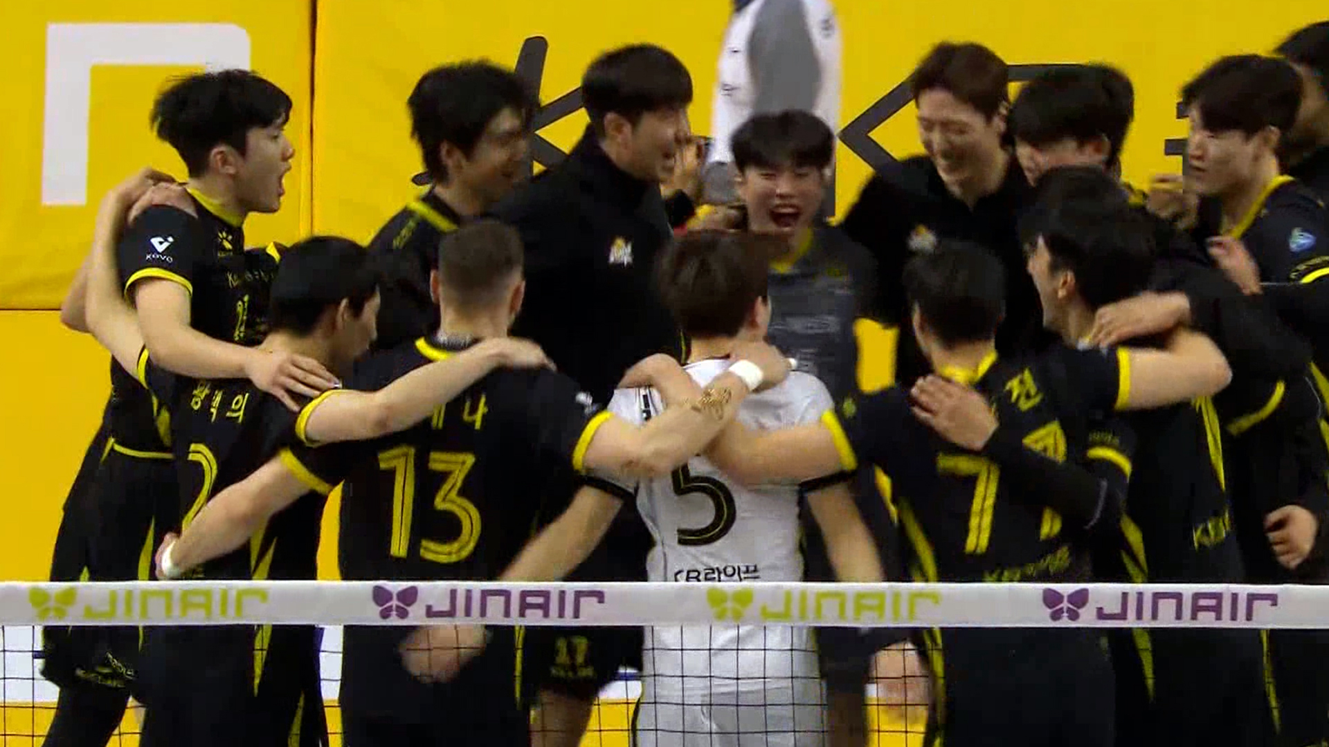 '봄 배구를 위한 3점' 3위로 한 단계 상승하는 KB손해보험