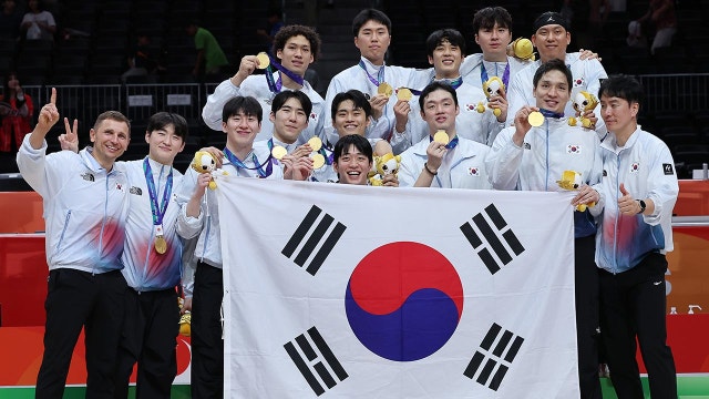 "훈련 못 해도 승리"..남자농구 12년 만에 금메달