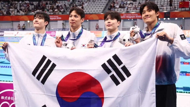 수영 '황금세대' 메달 질주...남자계영 400m 은메달