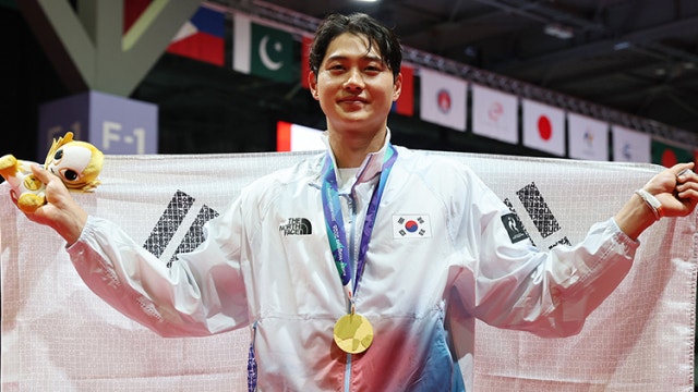 '펜싱 간판' 오상욱, 사브르 개인전 2연패...박지희 여자 플뢰레 은메달