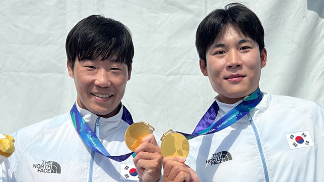 한가위에도 금빛 행진...남녀 축구, 나란히 8강전