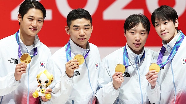 오상욱 기적의 4연속 득점...사브르 단체전 4연패