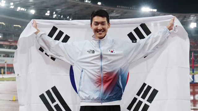 '2m 22' 우상혁 동메달...개인 3번째 메달