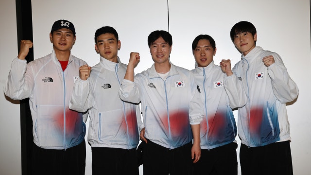 '4연패' 역사 쓰고 금의환향..."극적 승리, 다같이 이겨내"