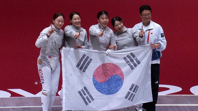 '태극검객'들도 일본 완파...여자 사브르 '금빛 찌르기'