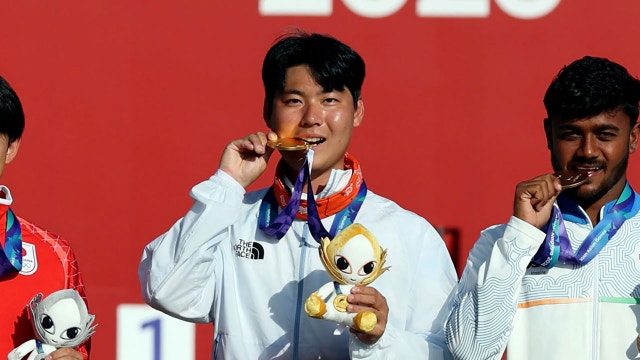 '아들의 힘'으로 2관왕...이우석 "아빠 금메달 땄다!"